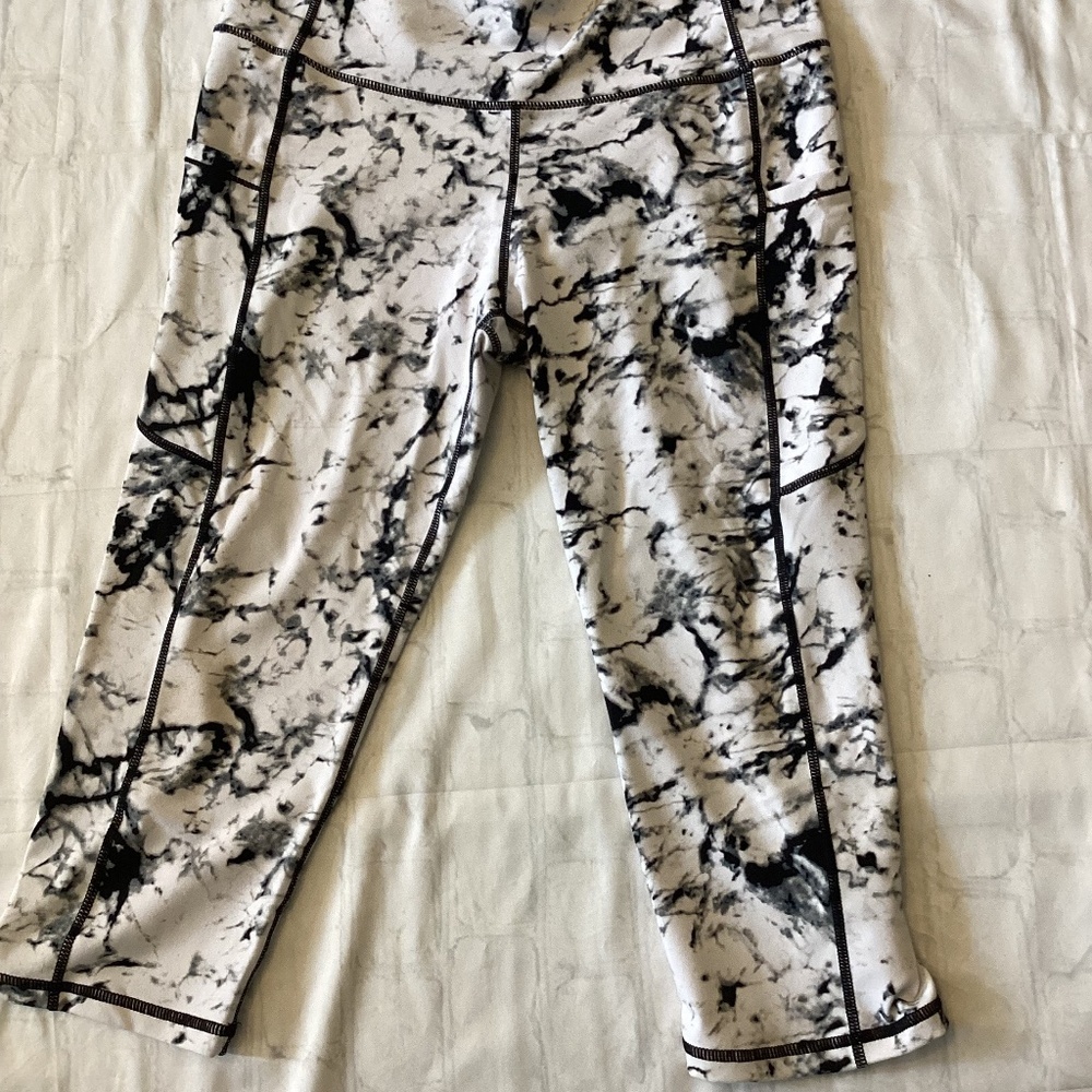 CAPRI LEGGINGS  ( Size: Large) (;Color: Black/ White)